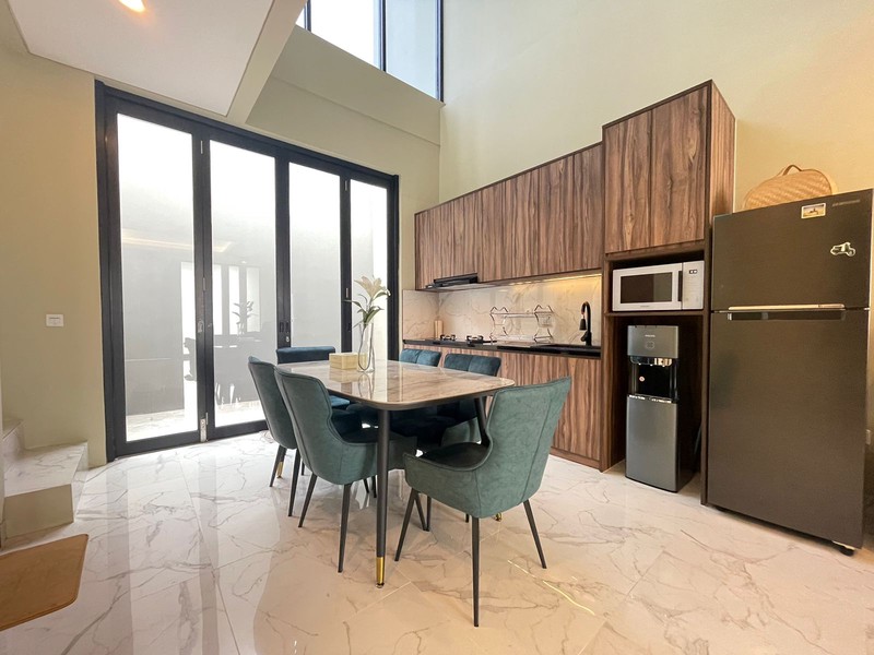 DIJUAL Rumah Modern Tropis Minimalis di komplek @Pulomas JakTim