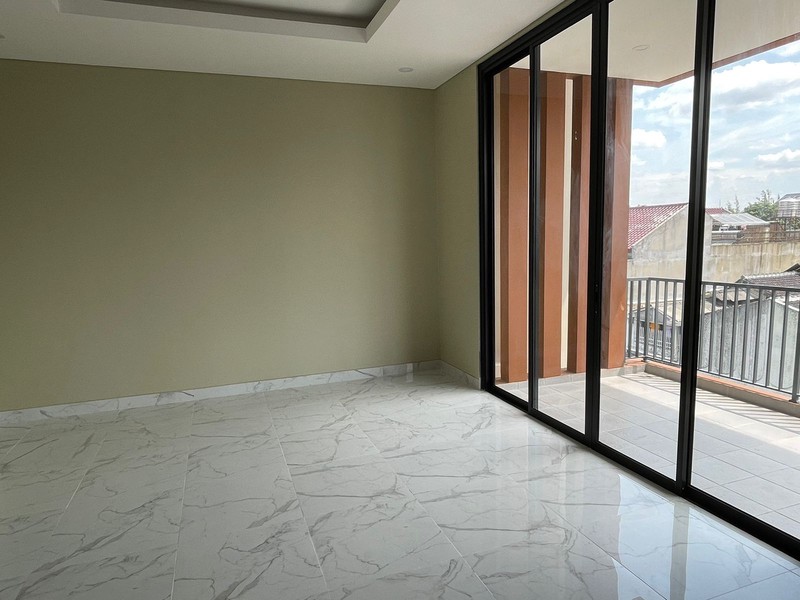 DIJUAL Rumah Modern Tropis Minimalis di komplek @Pulomas JakTim