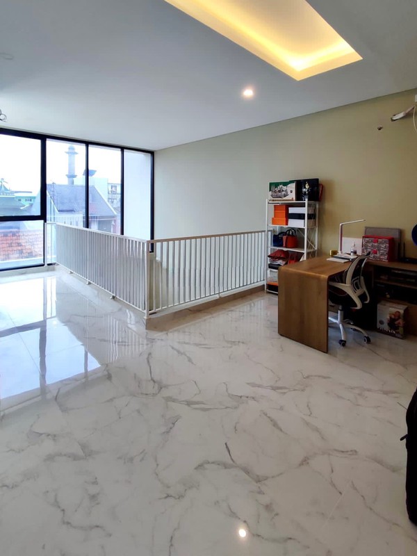 DIJUAL Rumah Modern Tropis Minimalis di komplek @Pulomas JakTim