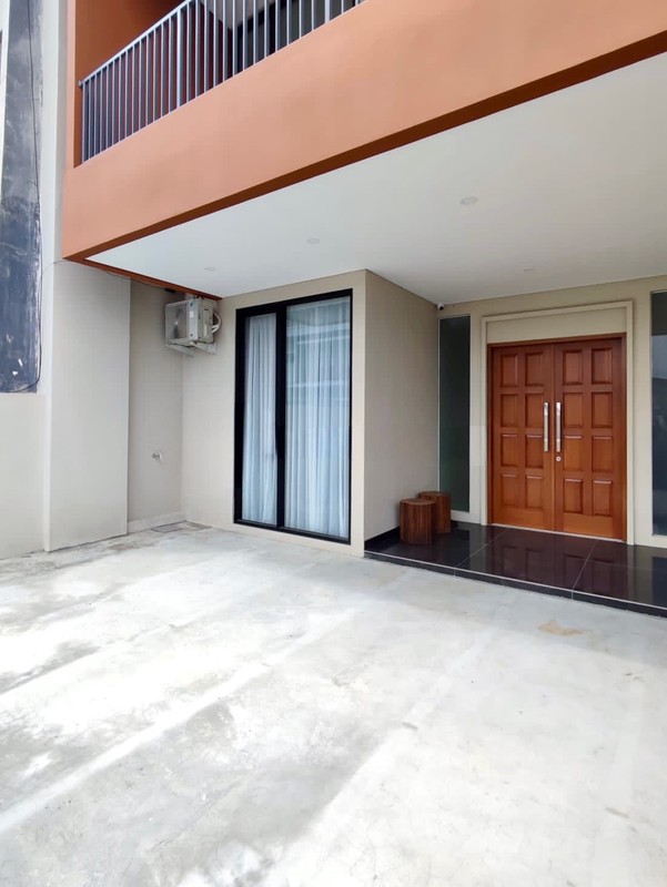 DIJUAL Rumah Modern Tropis Minimalis di komplek @Pulomas JakTim