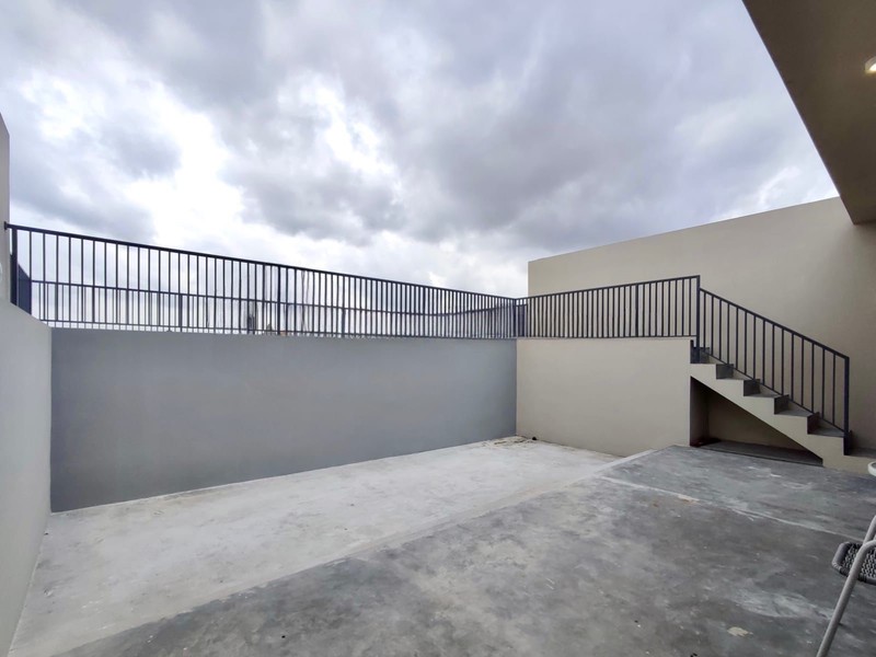 DIJUAL Rumah Modern Tropis Minimalis di komplek @Pulomas JakTim