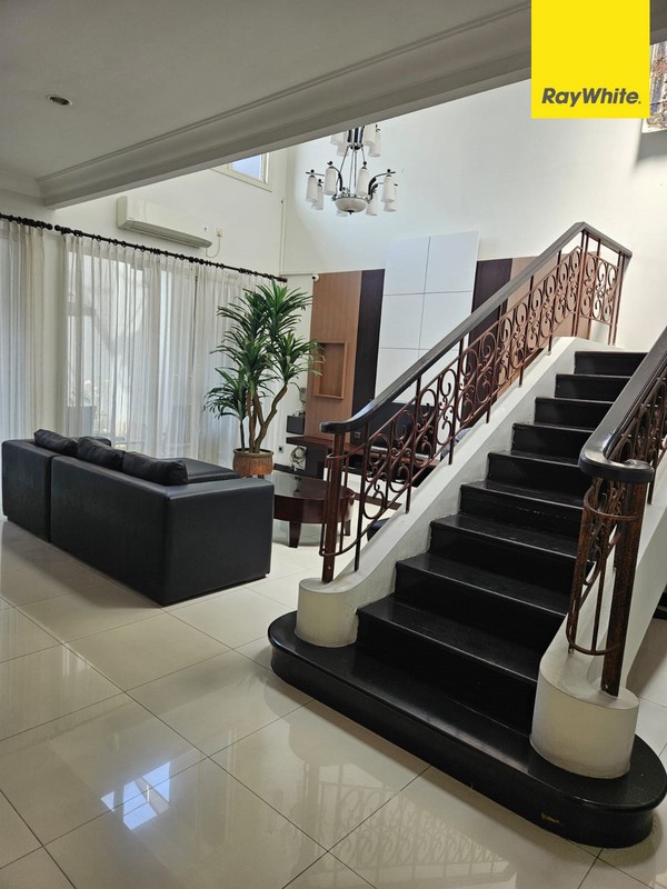 Dijual Rumah 2 lantai di Rafles Garden Surabaya