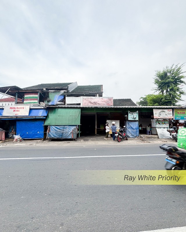 RUMAH TUA HITUNG TANAH LOKASI STRATEGIS PINGIR JALAN RAYA POSISI HOEK DI TANAH KUSIR, JAKARTA SELATAN