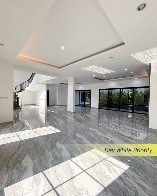 BRAND NEW AMERICAN SYTLE DENGAN SWIMMING POOL DI BINTARO, TANGERANG SELATAN