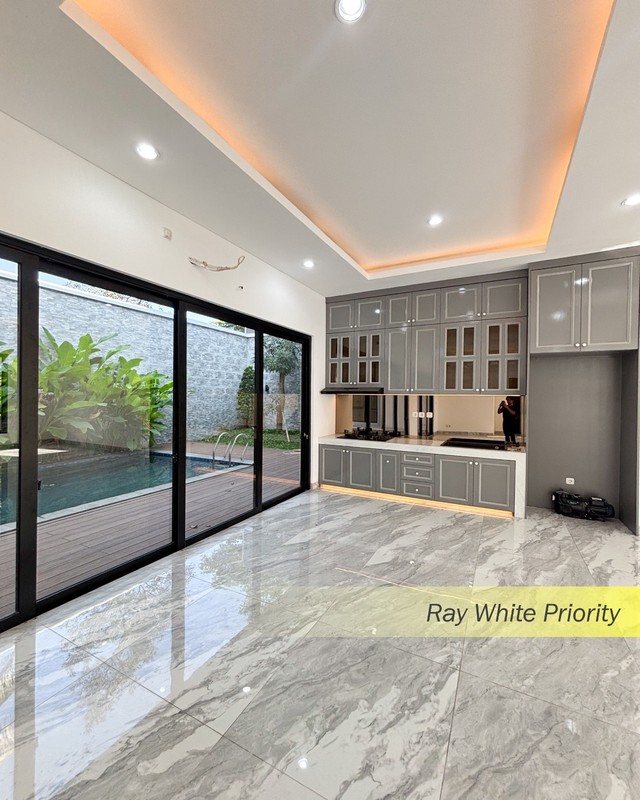 BRAND NEW AMERICAN SYTLE DENGAN SWIMMING POOL DI BINTARO, TANGERANG SELATAN