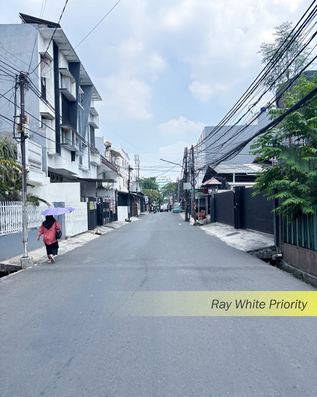 RUMAH KOMERSIAL PINGGIR JALAN COCOK UNTUK USAHA/DI BANGUN RUKO DI TOMANG, JAKARTA BARAT