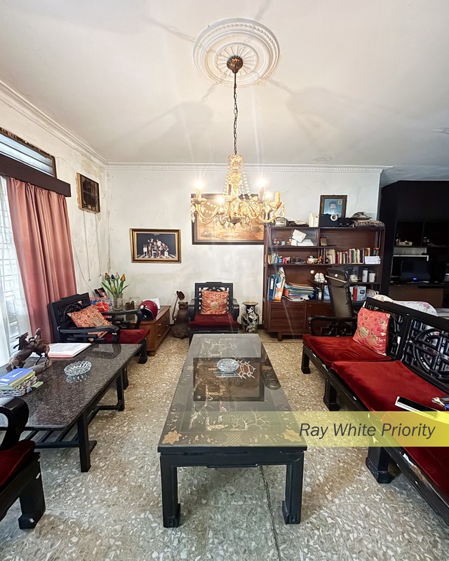 RUMAH KOMERSIAL PINGGIR JALAN COCOK UNTUK USAHA/DI BANGUN RUKO DI TOMANG, JAKARTA BARAT