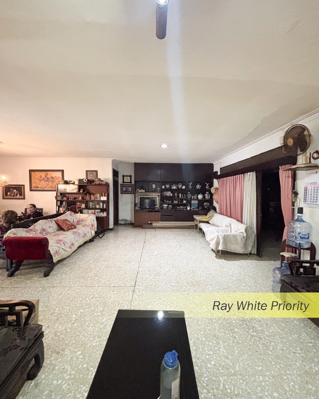 RUMAH KOMERSIAL PINGGIR JALAN COCOK UNTUK USAHA/DI BANGUN RUKO DI TOMANG, JAKARTA BARAT