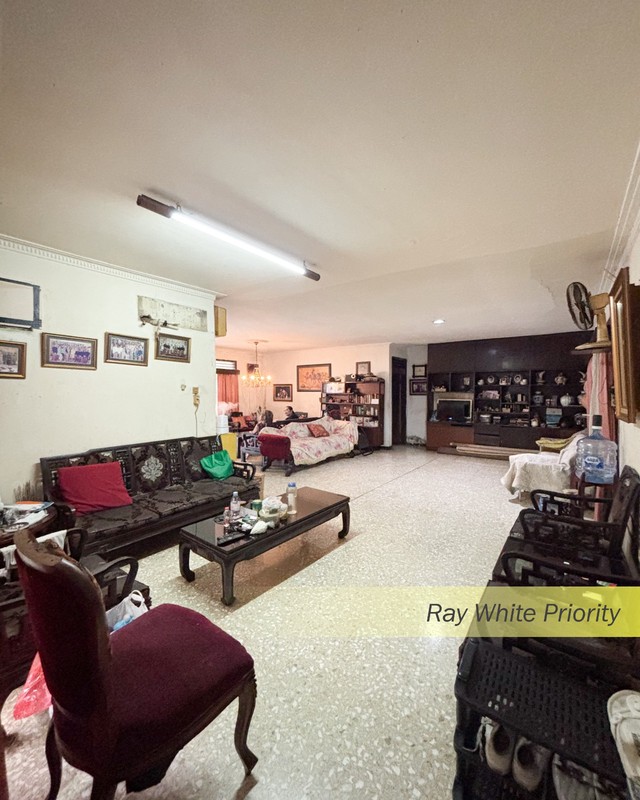 RUMAH KOMERSIAL PINGGIR JALAN COCOK UNTUK USAHA/DI BANGUN RUKO DI TOMANG, JAKARTA BARAT