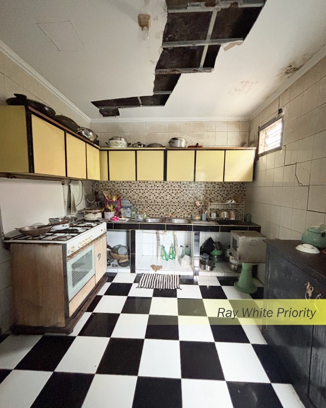 RUMAH KOMERSIAL PINGGIR JALAN COCOK UNTUK USAHA/DI BANGUN RUKO DI TOMANG, JAKARTA BARAT