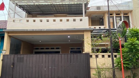 Rumah 2 Lantai Semi Furnished Siap Huni dengan Hunian Nyaman dan Asri @Cilandak Barat, Jakarta Selatan