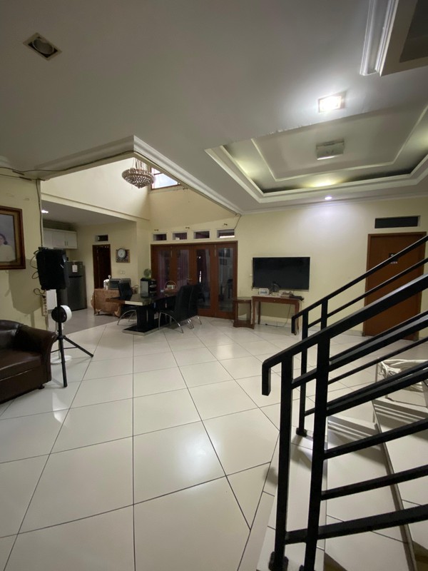 Rumah 2 Lantai Semi Furnished Siap Huni dengan Hunian Nyaman dan Asri @Cilandak Barat, Jakarta Selatan