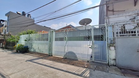 Rumah Klasik di Jelambar Grogol Jakarta Barat Strategis