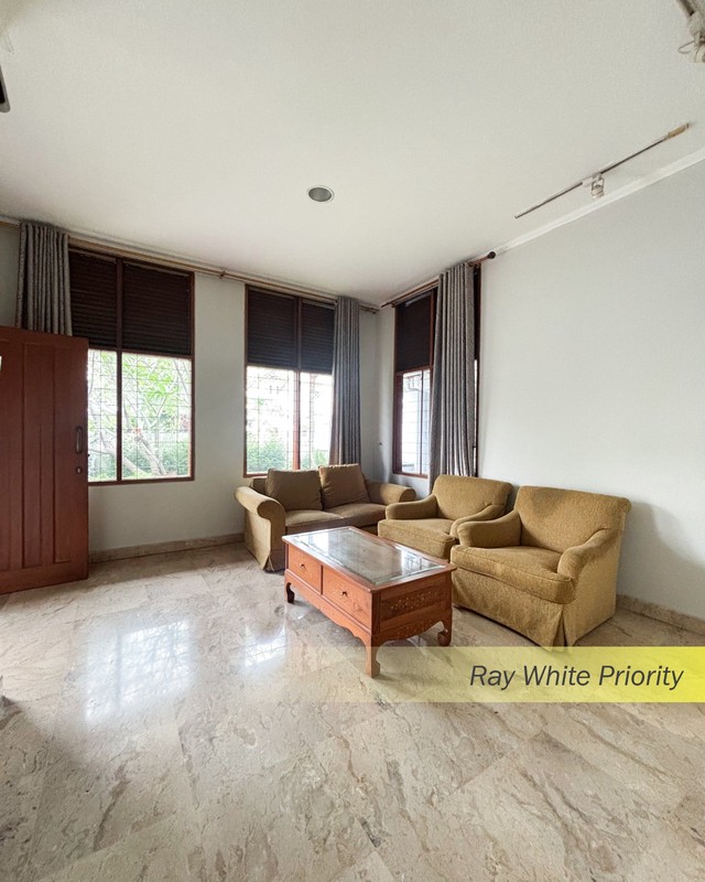 RUMAH CLASSIC DENGAN KONDISI FULLFURNISH TINGGAL BAWA KOPER DI PONDOK INDAH, JAKARTA SELATAN