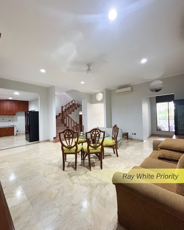 RUMAH CLASSIC DENGAN KONDISI FULLFURNISH TINGGAL BAWA KOPER DI PONDOK INDAH, JAKARTA SELATAN