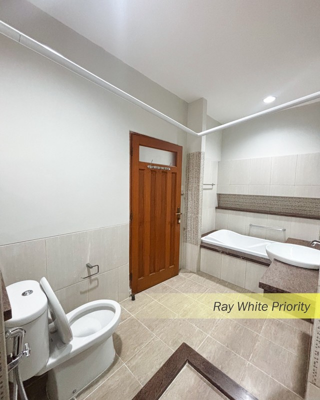 RUMAH CLASSIC DENGAN KONDISI FULLFURNISH TINGGAL BAWA KOPER DI PONDOK INDAH, JAKARTA SELATAN