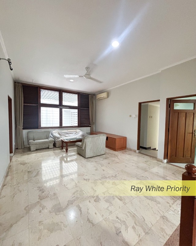 RUMAH CLASSIC DENGAN KONDISI FULLFURNISH TINGGAL BAWA KOPER DI PONDOK INDAH, JAKARTA SELATAN