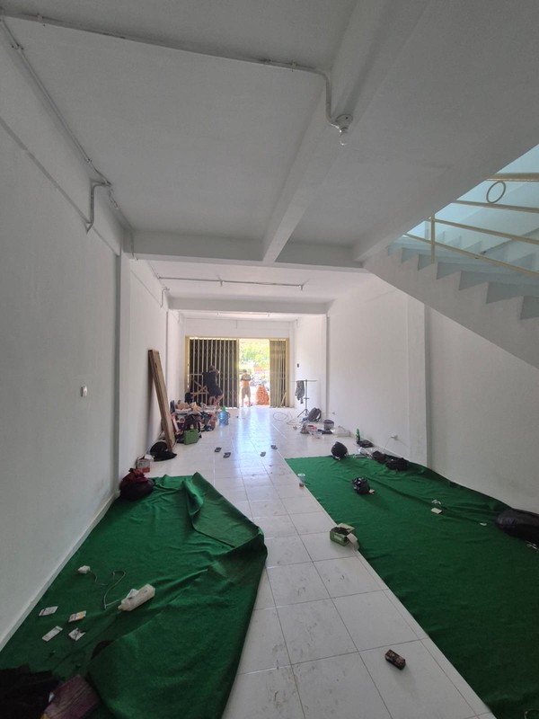 Disewakan Ruko Surabaya Pusat Nol Jalan Raya - Ruko Grand Flower - Jalan Pasar Kembang - Kel. Kupang Krajan - Kec.sawahan - Terdepan Hadap Nol Jalan Raya Komersial Area Cocok Buat Segala Usaha - Parki