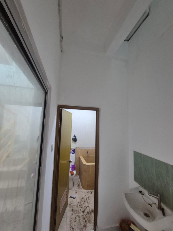 Disewakan Ruko Surabaya Pusat Nol Jalan Raya - Ruko Grand Flower - Jalan Pasar Kembang - Kel. Kupang Krajan - Kec.sawahan - Terdepan Hadap Nol Jalan Raya Komersial Area Cocok Buat Segala Usaha - Parki