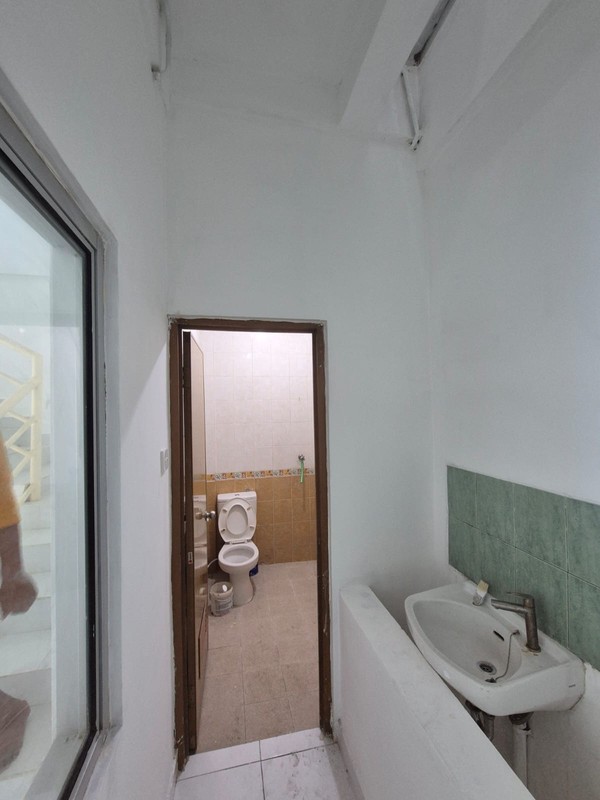 Disewakan Ruko Surabaya Pusat Nol Jalan Raya - Ruko Grand Flower - Jalan Pasar Kembang - Kel. Kupang Krajan - Kec.sawahan - Terdepan Hadap Nol Jalan Raya Komersial Area Cocok Buat Segala Usaha - Parki