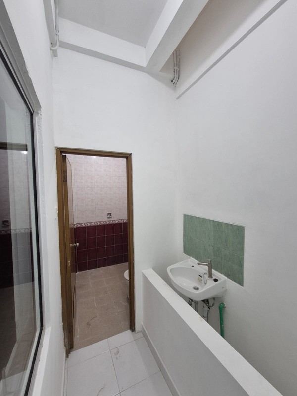 Disewakan Ruko Surabaya Pusat Nol Jalan Raya - Ruko Grand Flower - Jalan Pasar Kembang - Kel. Kupang Krajan - Kec.sawahan - Terdepan Hadap Nol Jalan Raya Komersial Area Cocok Buat Segala Usaha - Parki