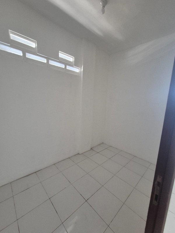 Disewakan Ruko Surabaya Pusat Nol Jalan Raya - Ruko Grand Flower - Jalan Pasar Kembang - Kel. Kupang Krajan - Kec.sawahan - Terdepan Hadap Nol Jalan Raya Komersial Area Cocok Buat Segala Usaha - Parki