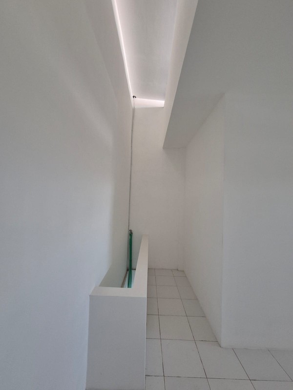 Disewakan Ruko Surabaya Pusat Nol Jalan Raya - Ruko Grand Flower - Jalan Pasar Kembang - Kel. Kupang Krajan - Kec.sawahan - Terdepan Hadap Nol Jalan Raya Komersial Area Cocok Buat Segala Usaha - Parki