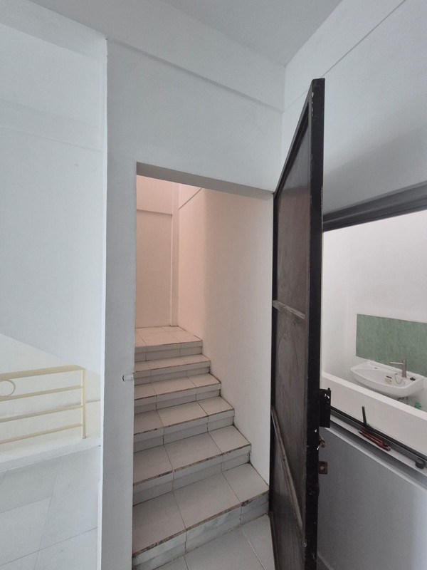 Disewakan Ruko Surabaya Pusat Nol Jalan Raya - Ruko Grand Flower - Jalan Pasar Kembang - Kel. Kupang Krajan - Kec.sawahan - Terdepan Hadap Nol Jalan Raya Komersial Area Cocok Buat Segala Usaha - Parki