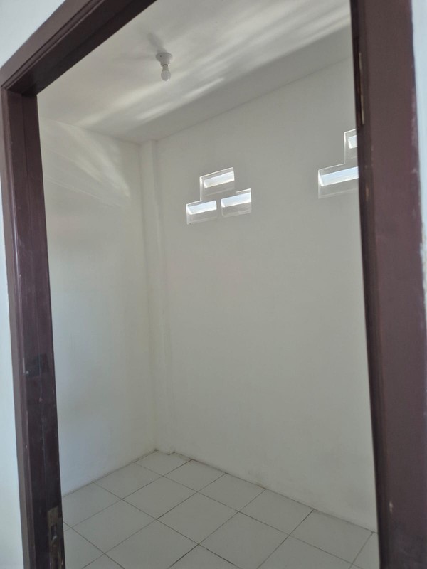 Disewakan Ruko Surabaya Pusat Nol Jalan Raya - Ruko Grand Flower - Jalan Pasar Kembang - Kel. Kupang Krajan - Kec.sawahan - Terdepan Hadap Nol Jalan Raya Komersial Area Cocok Buat Segala Usaha - Parki