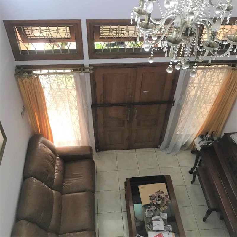 Rumah di Gading Serpong dengan KT 4+1 KM 3+1 SHM