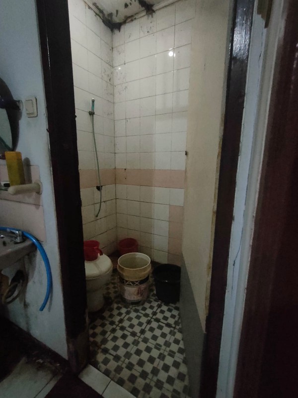 Rumah di Gading Serpong dengan KT 4+1 KM 3+1 SHM