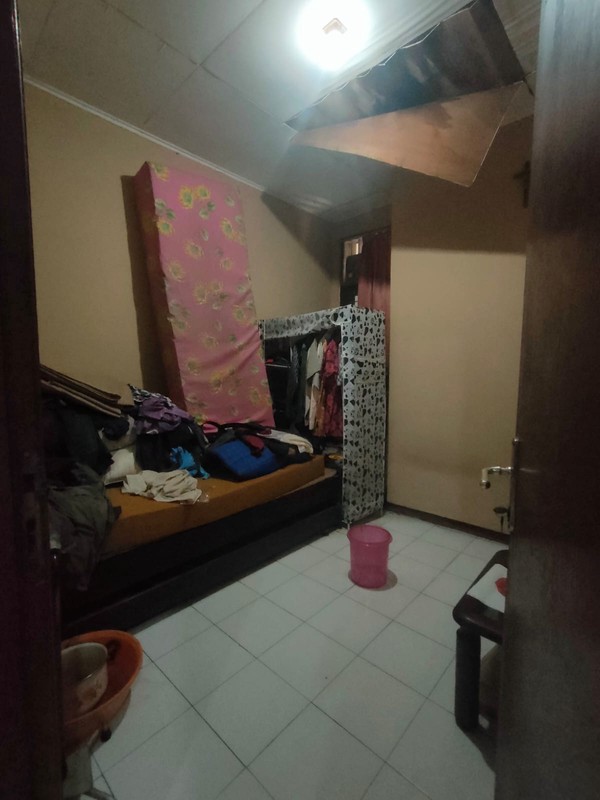 Rumah di Gading Serpong dengan KT 4+1 KM 3+1 SHM