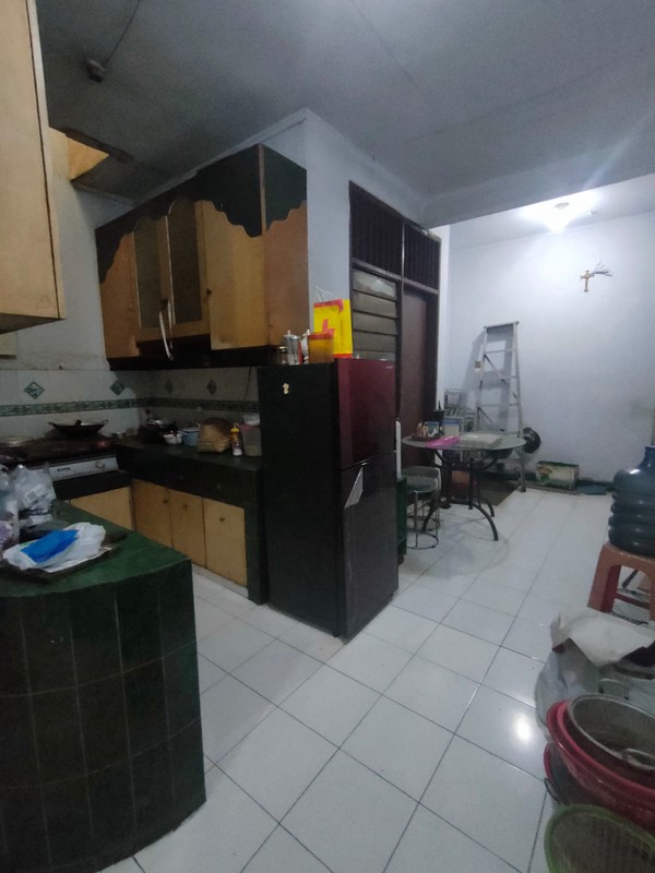 Rumah di Gading Serpong dengan KT 4+1 KM 3+1 SHM