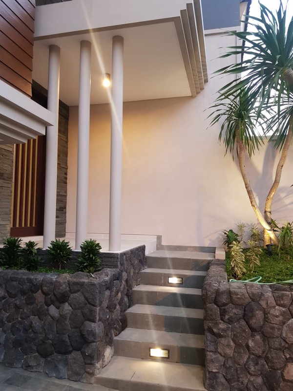 Dijual Rumah Galaxi Bumi Permai Surabaya - Baru, Desain Minimalis Modern