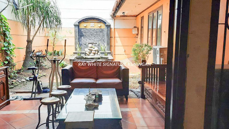 Rumah 2 Lantai Siap Huni Lokasi Strategis di Komplek Pondok Melati