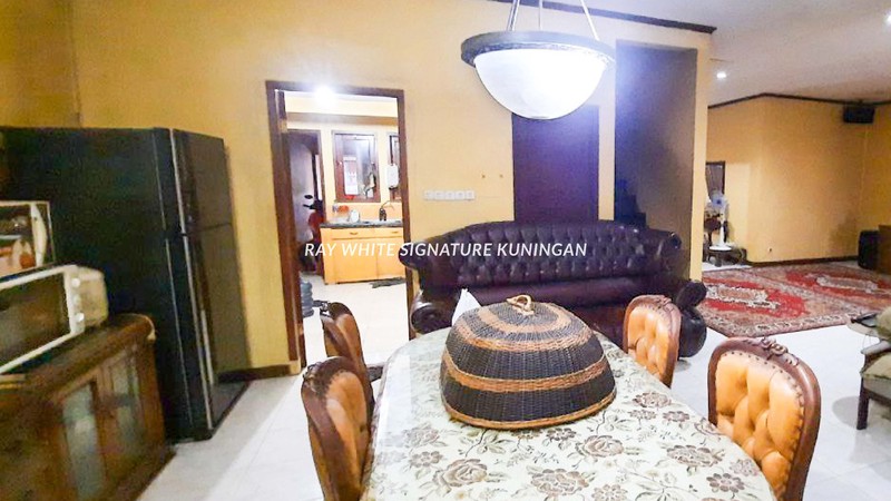 Rumah 2 Lantai Siap Huni Lokasi Strategis di Komplek Pondok Melati