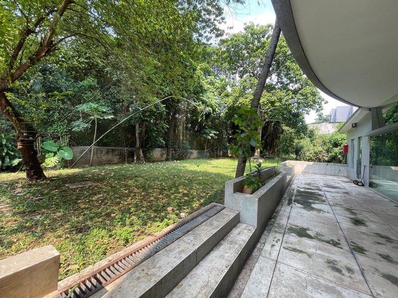 Dijual Gedung Lokasi Strategis Cocok Untuk Kantor Di Kemang, Jakarta Selatan