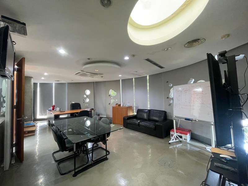 Dijual Gedung Lokasi Strategis Cocok Untuk Kantor Di Kemang, Jakarta Selatan