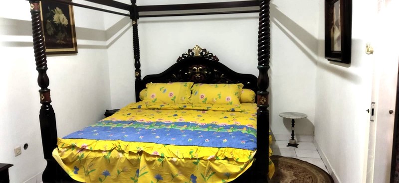 Rumah Pagar Hitam Di Tebet Timur Jakarta Selatan