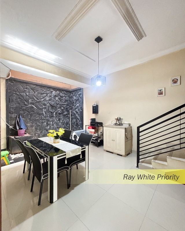  RUMAH MINIMALIS SIAP HUNI DI KOMPLEK BILLYMOON DUREN SAWIT, JAKARTA TIMUR