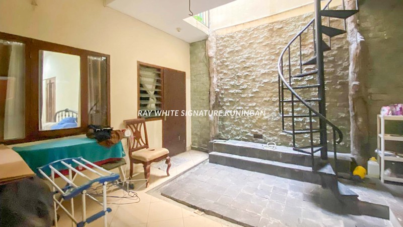 Dijual Rumah Kost 2 Lantai di Tebet