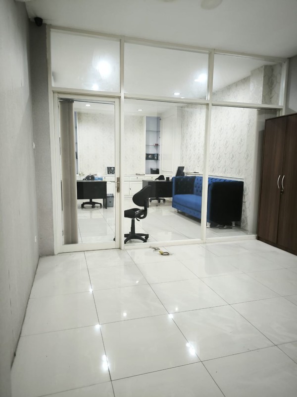 Disewakan Ruko Mayjen Sungkono - Nol Jalan Raya Sebaris Ciputra World Mall - Cocok Buat Segala Usaha , Kantor, Beauty Salon, Skin Care Clinic