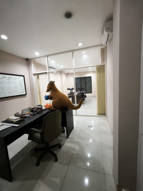 Disewakan Ruko Mayjen Sungkono - Nol Jalan Raya Sebaris Ciputra World Mall - Cocok Buat Segala Usaha , Kantor, Beauty Salon, Skin Care Clinic