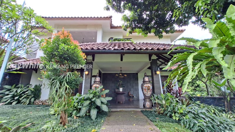Rare Listing di Jalan Benda Atas Kemang area ! Rumah Luxury 1.026m2 dengan Kolam Renang & 7 Kamar Tidur