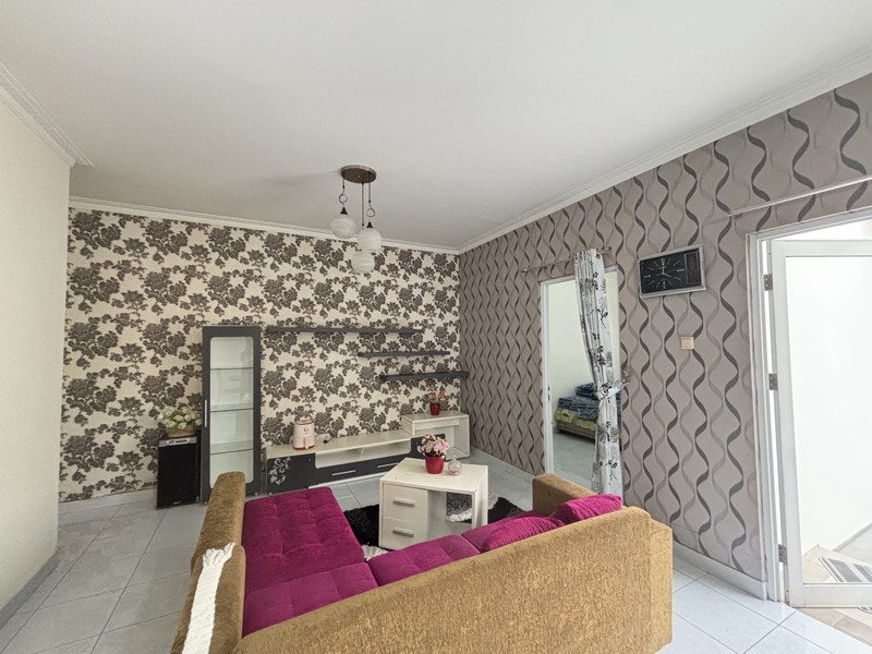 BEST DEAL! Rumah Rapi 2 Lantai Furnished di Boulevard Kota Wisata 