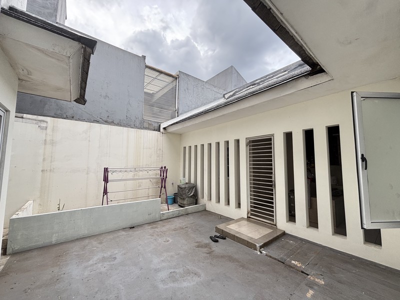 BEST DEAL! Rumah Rapi 2 Lantai Furnished di Boulevard Kota Wisata 