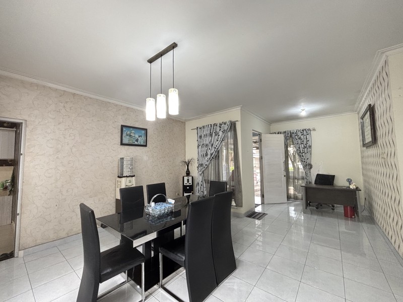 BEST DEAL! Rumah Rapi 2 Lantai Furnished di Boulevard Kota Wisata 