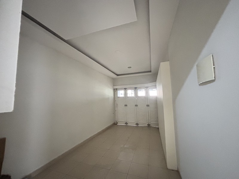 BEST DEAL! Rumah Rapi 2 Lantai Furnished di Boulevard Kota Wisata 