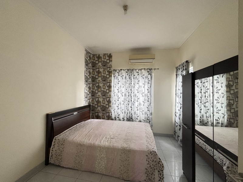 BEST DEAL! Rumah Rapi 2 Lantai Furnished di Boulevard Kota Wisata 
