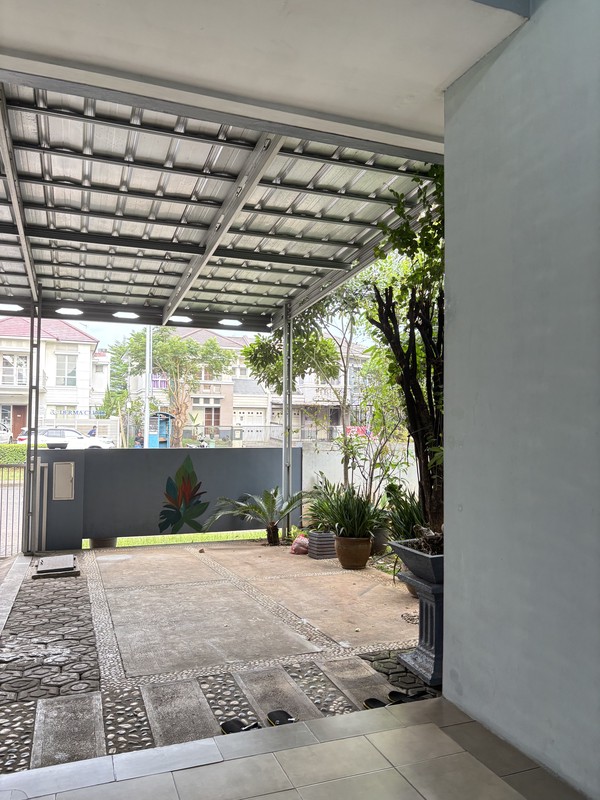 BEST DEAL! Rumah Rapi 2 Lantai Furnished di Boulevard Kota Wisata 